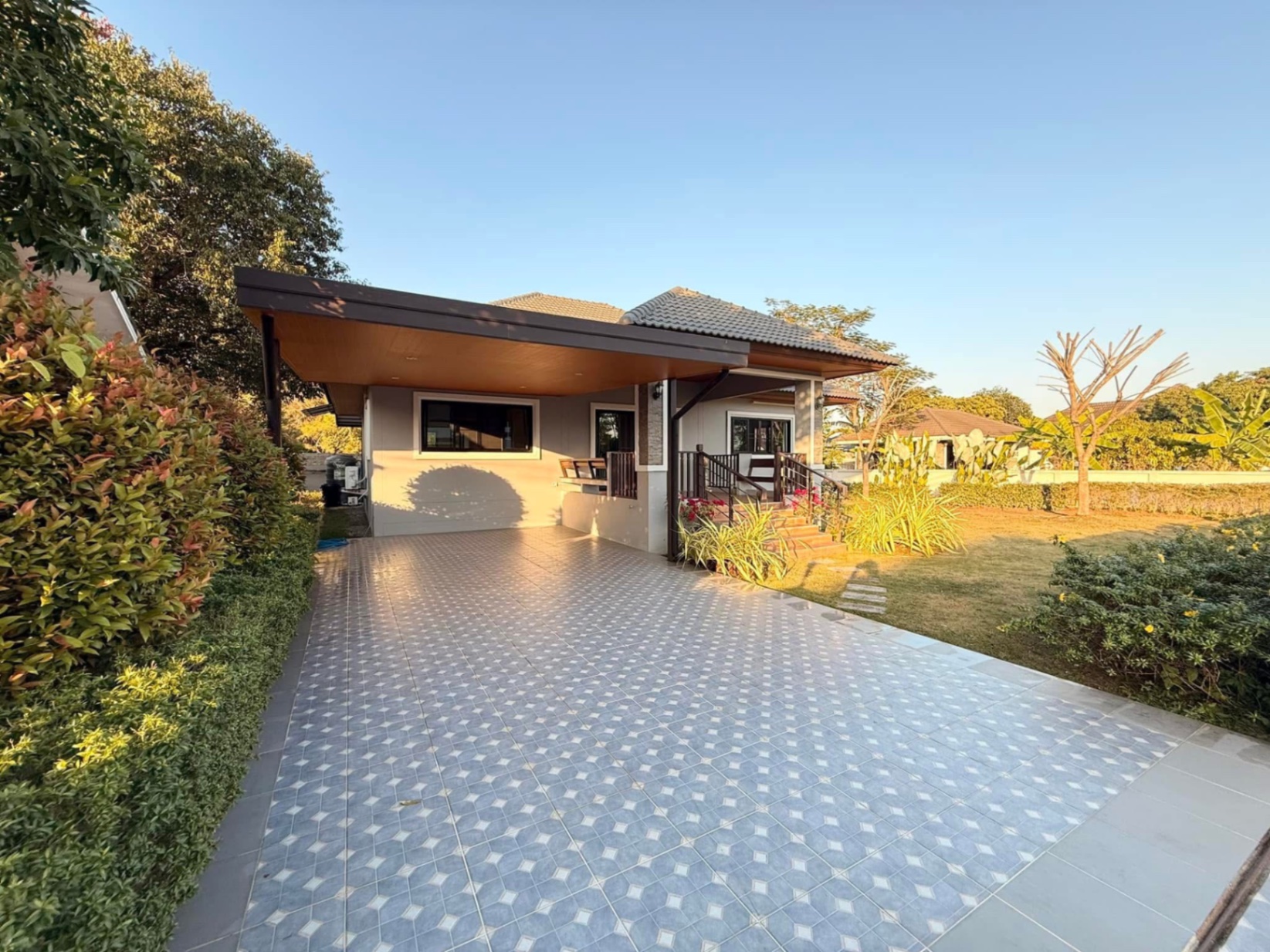 Thanaporn Park Home 5 - Image 1