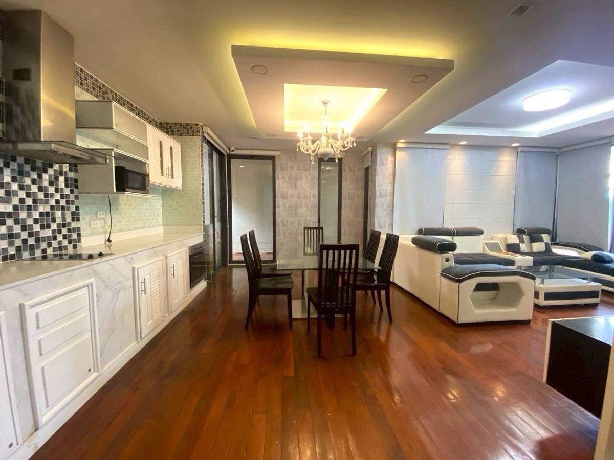 5 Bedroom Townhouse For Sale in Chong Nonsi, Yan Nawa, Bangkok - Image 8