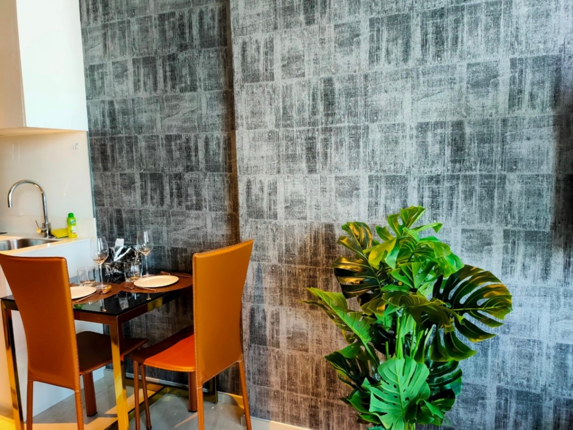 Ashton Silom - Image 10