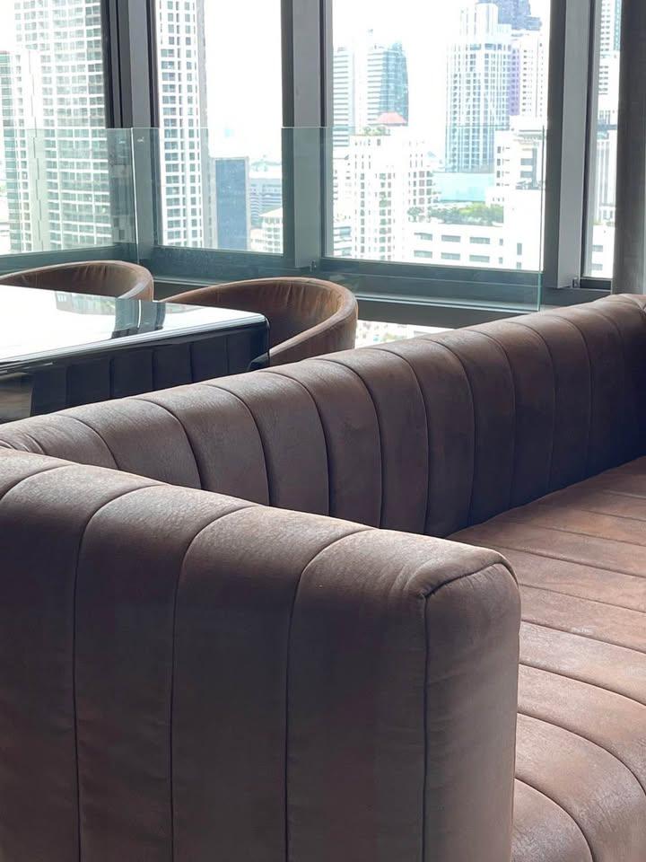 Ashton Silom - Image 14
