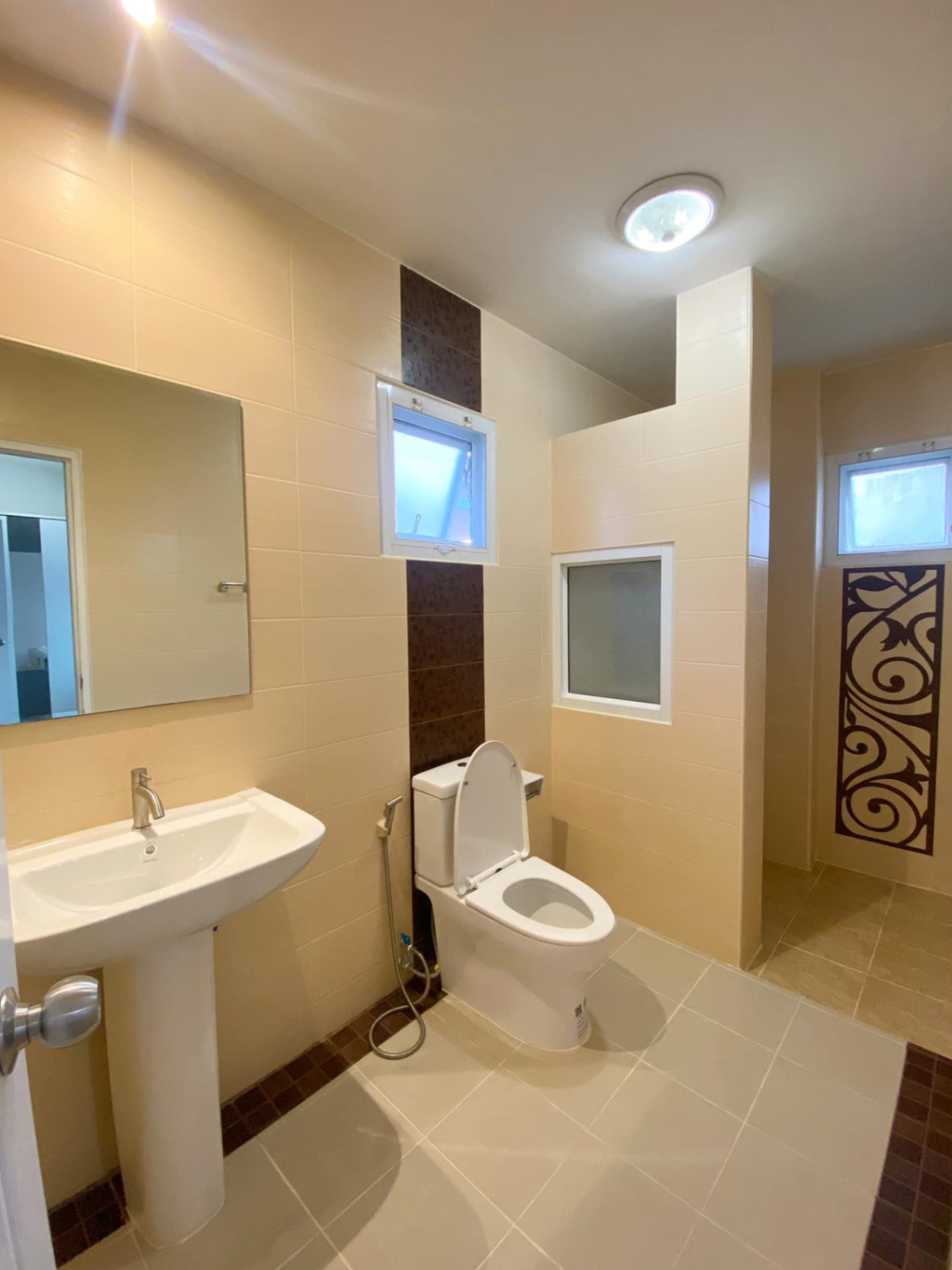 4 Bedroom House For Sale in San Phak Wan, Hang Dong, Chiang Mai - Image 9