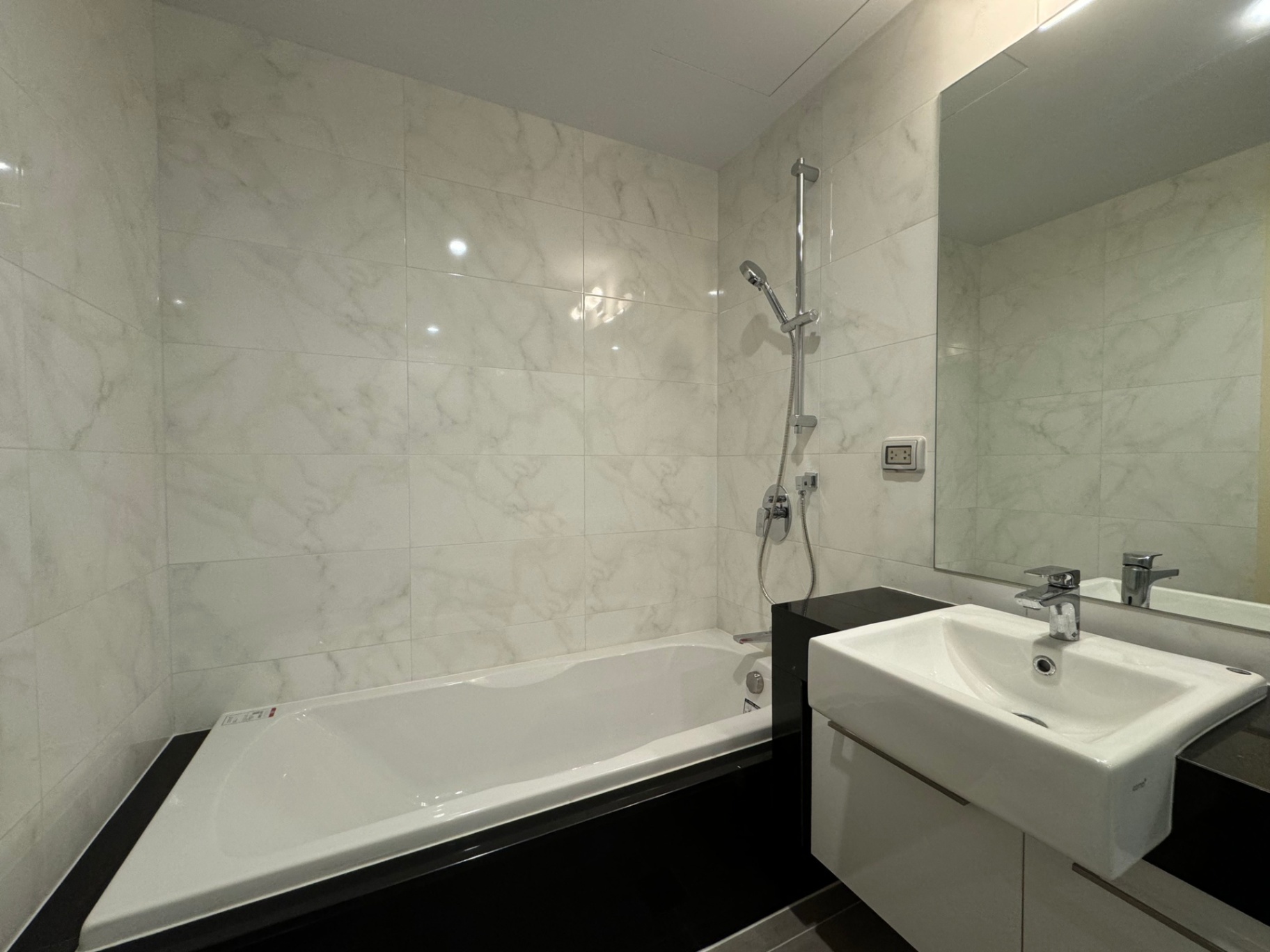 3 Bedroom Condo For Sale in Chong Nonsi, Yan Nawa, Bangkok - Image 5