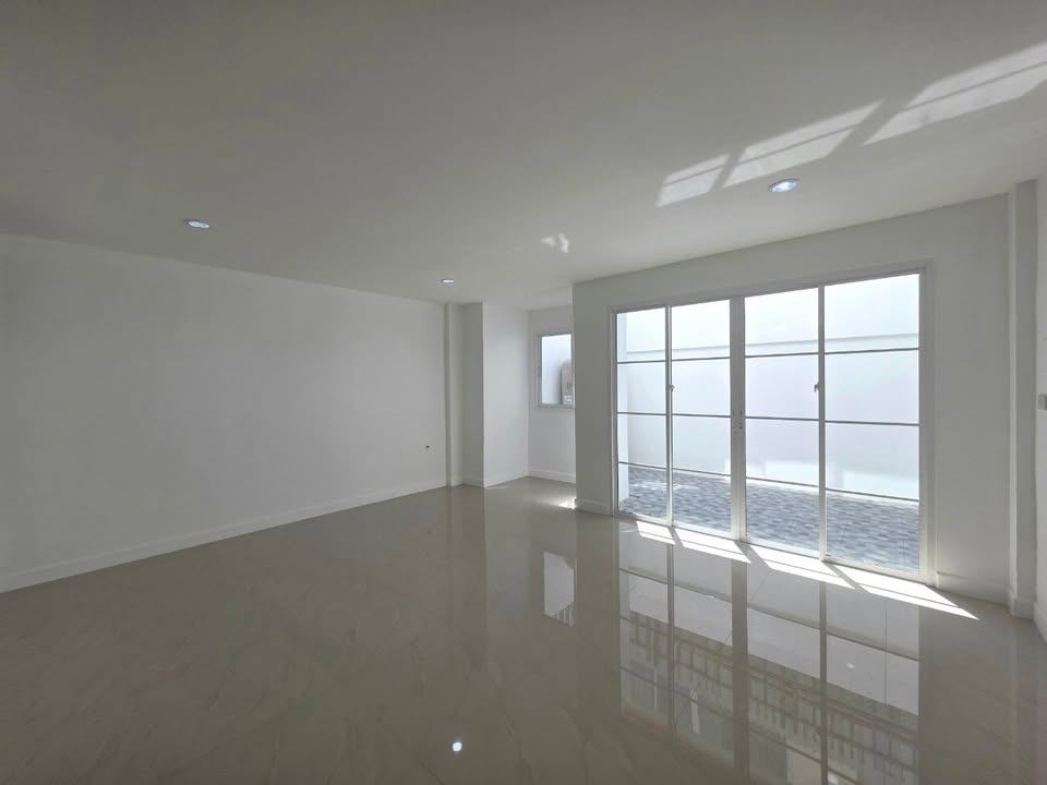 4 Bedroom Townhouse For Sale in Suan Luang, Suan Luang, Bangkok - Image 7