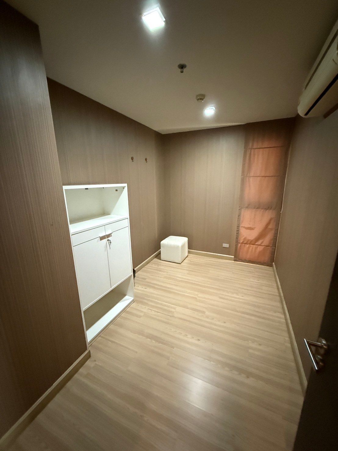 Skywalk Condominium - Image 8