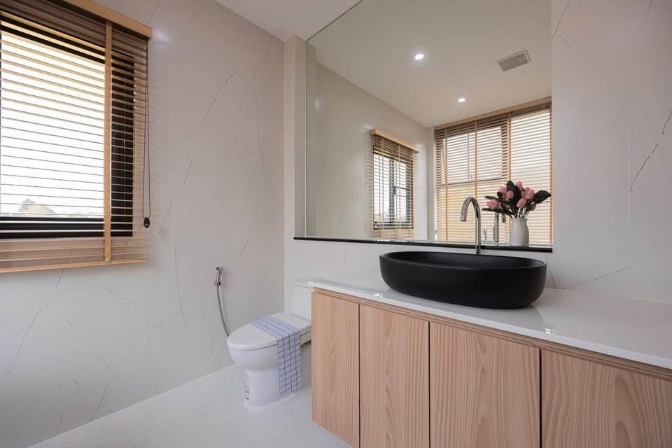 4 Bedroom House For Rent in San Phak Wan, Hang Dong, Chiang Mai - Image 18