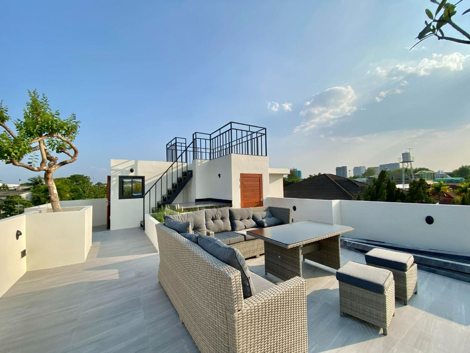 5 Bedroom House For Sale in Wat Ket, Mueang Chiang Mai, Chiang Mai - Image 5