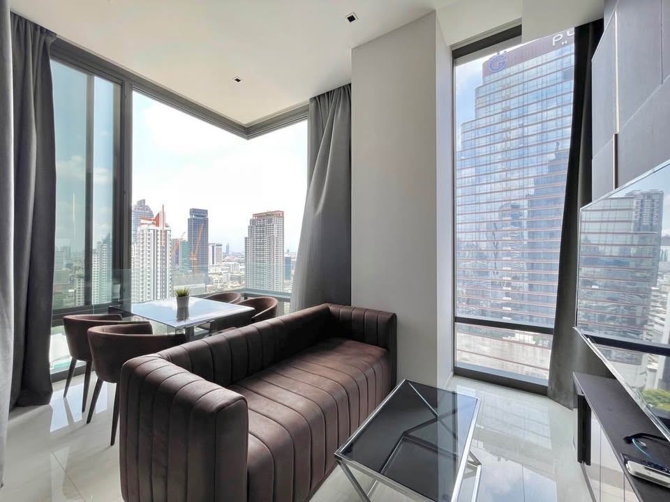Ashton Silom - Image 18