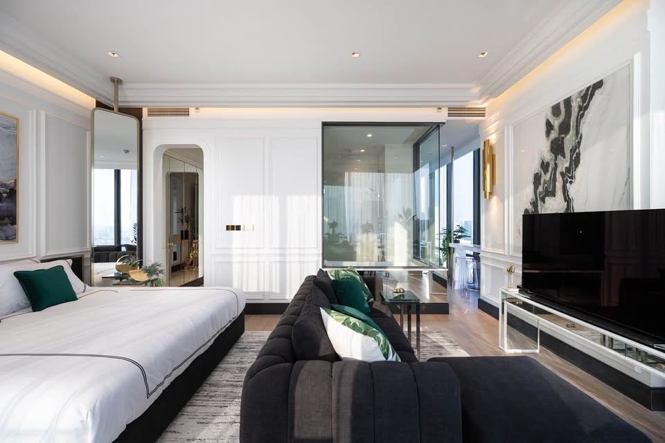 Ashton Silom - Image 9