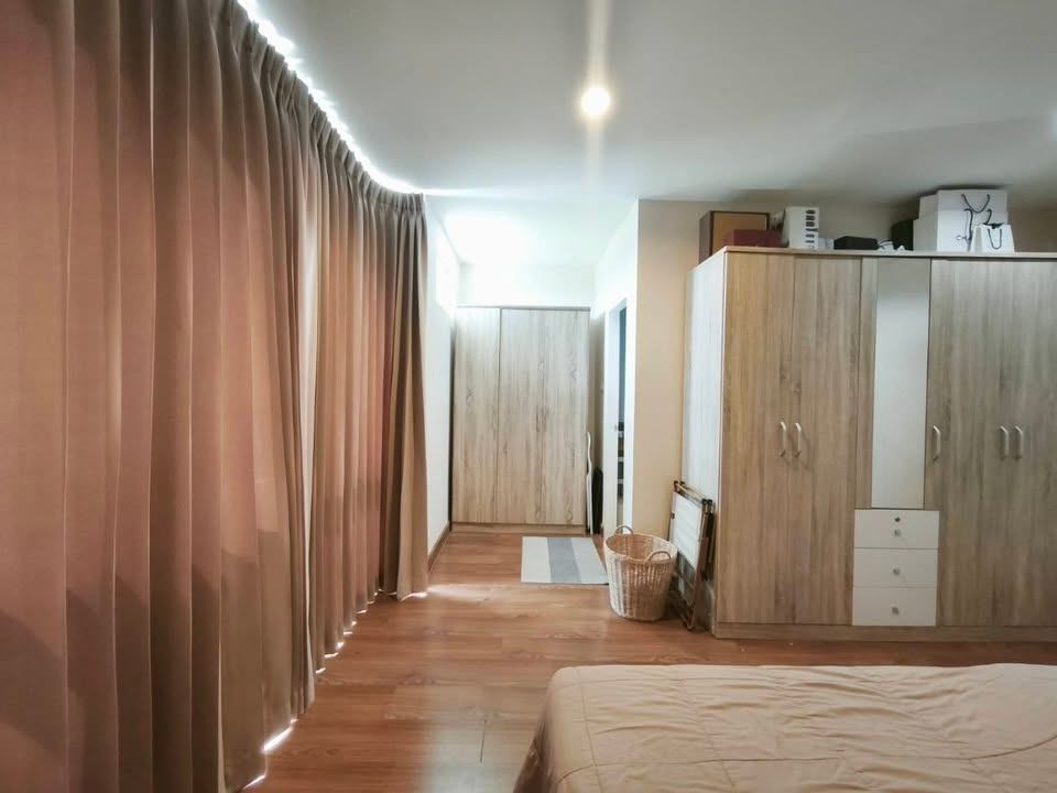 3 Bedroom Townhouse For Sale in Khlong Sam Prawet, Lat Krabang, Bangkok - Image 8