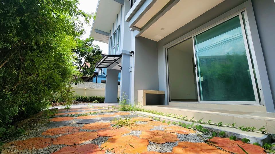 3 Bedroom House For Sale in Racha Thewa, Bang Phli, Samut Prakan - Image 4
