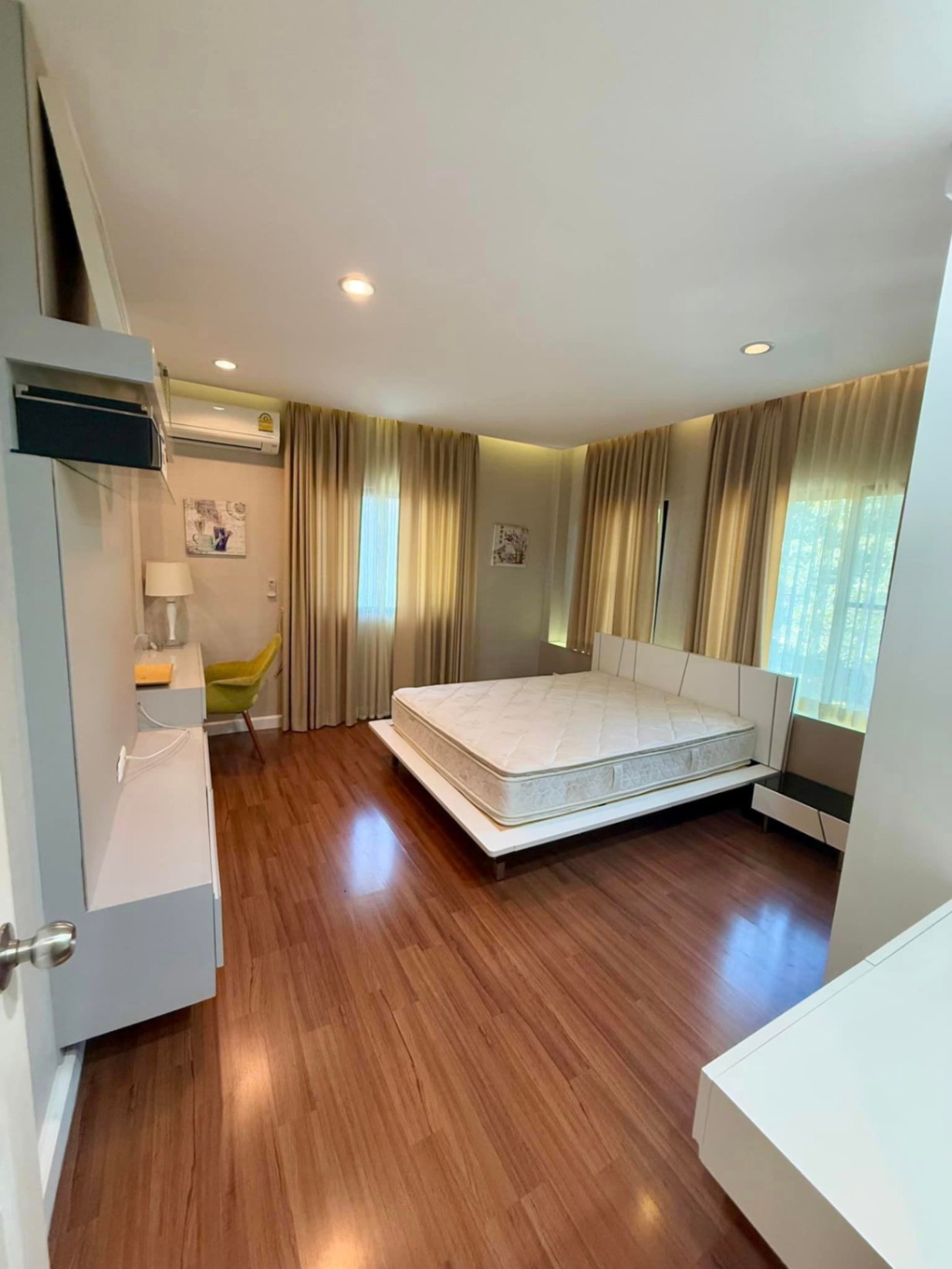 Vararom Premium City Hall - Image 7