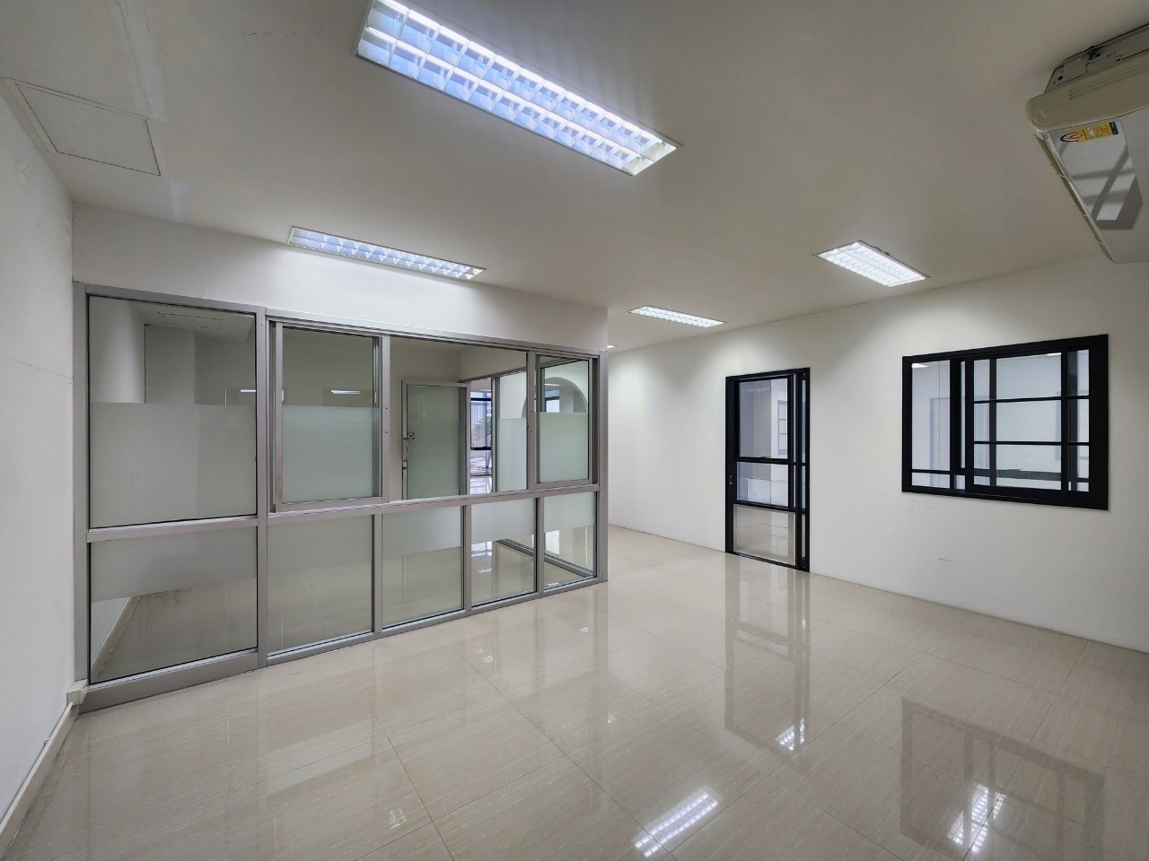  Retail Space For Rent in Bang Khlo, Bang Kho Laem, Bangkok - Image 2
