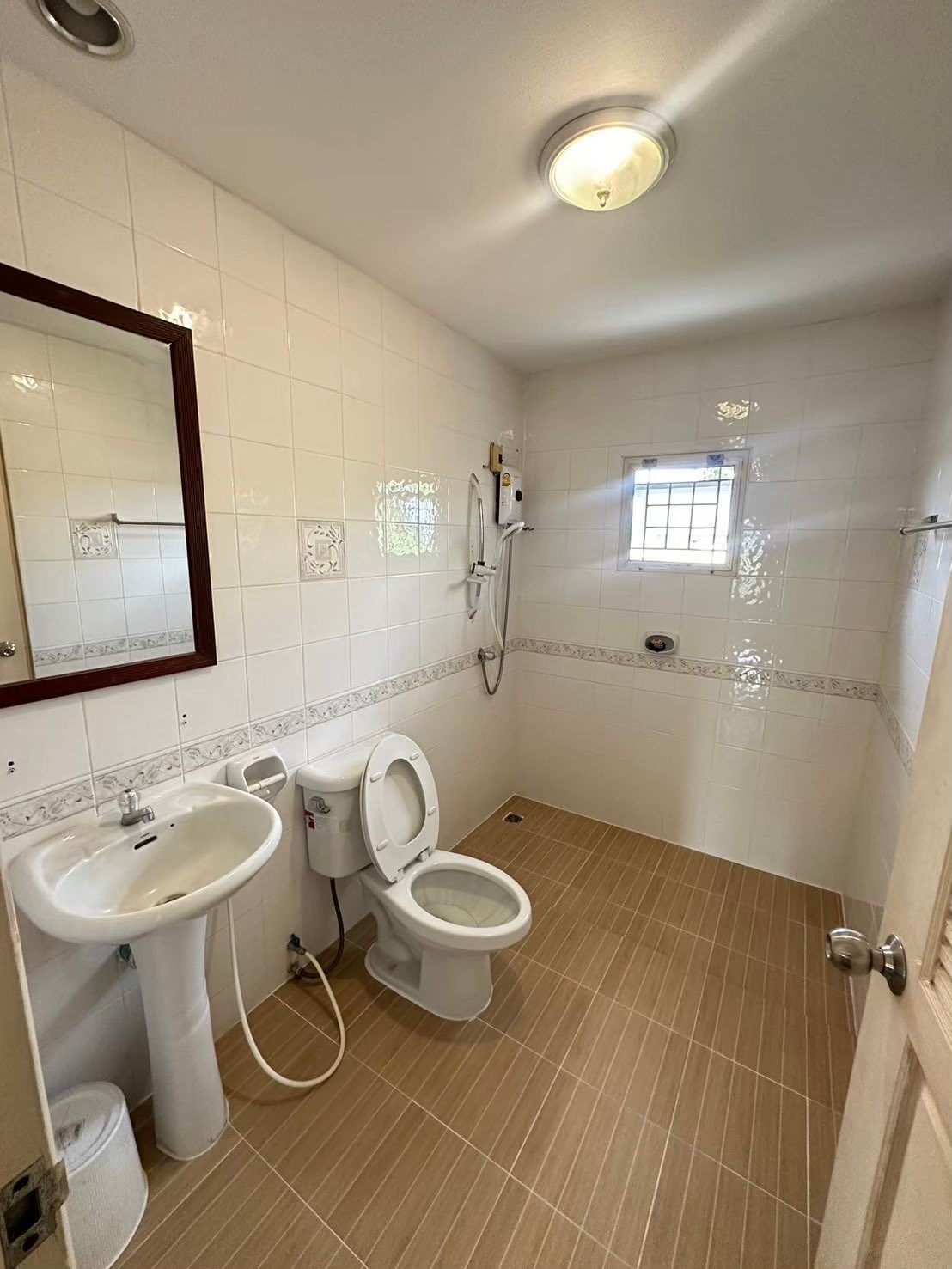 Home in Park - Image 12