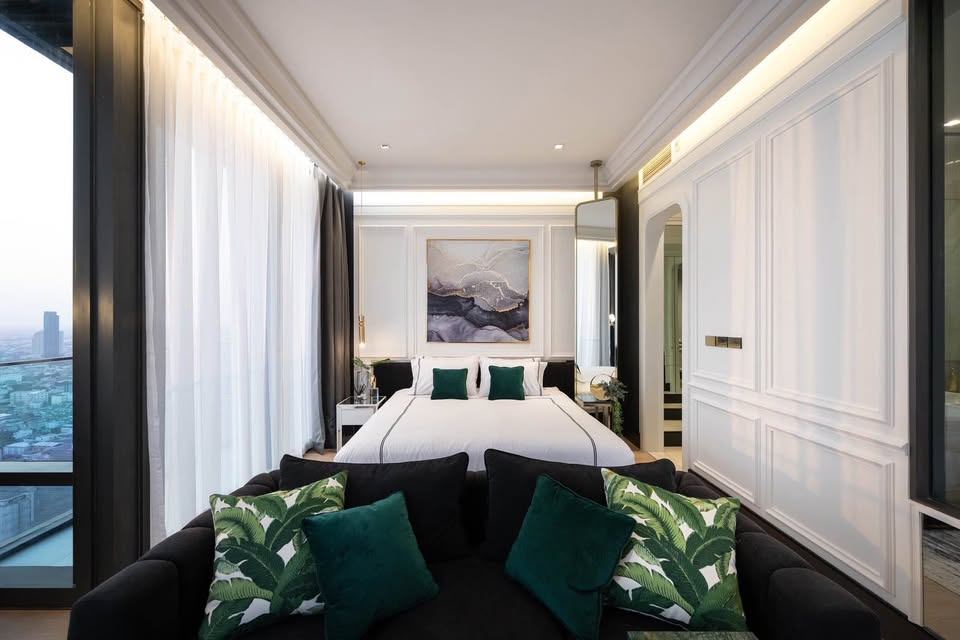 Ashton Silom - Image 5