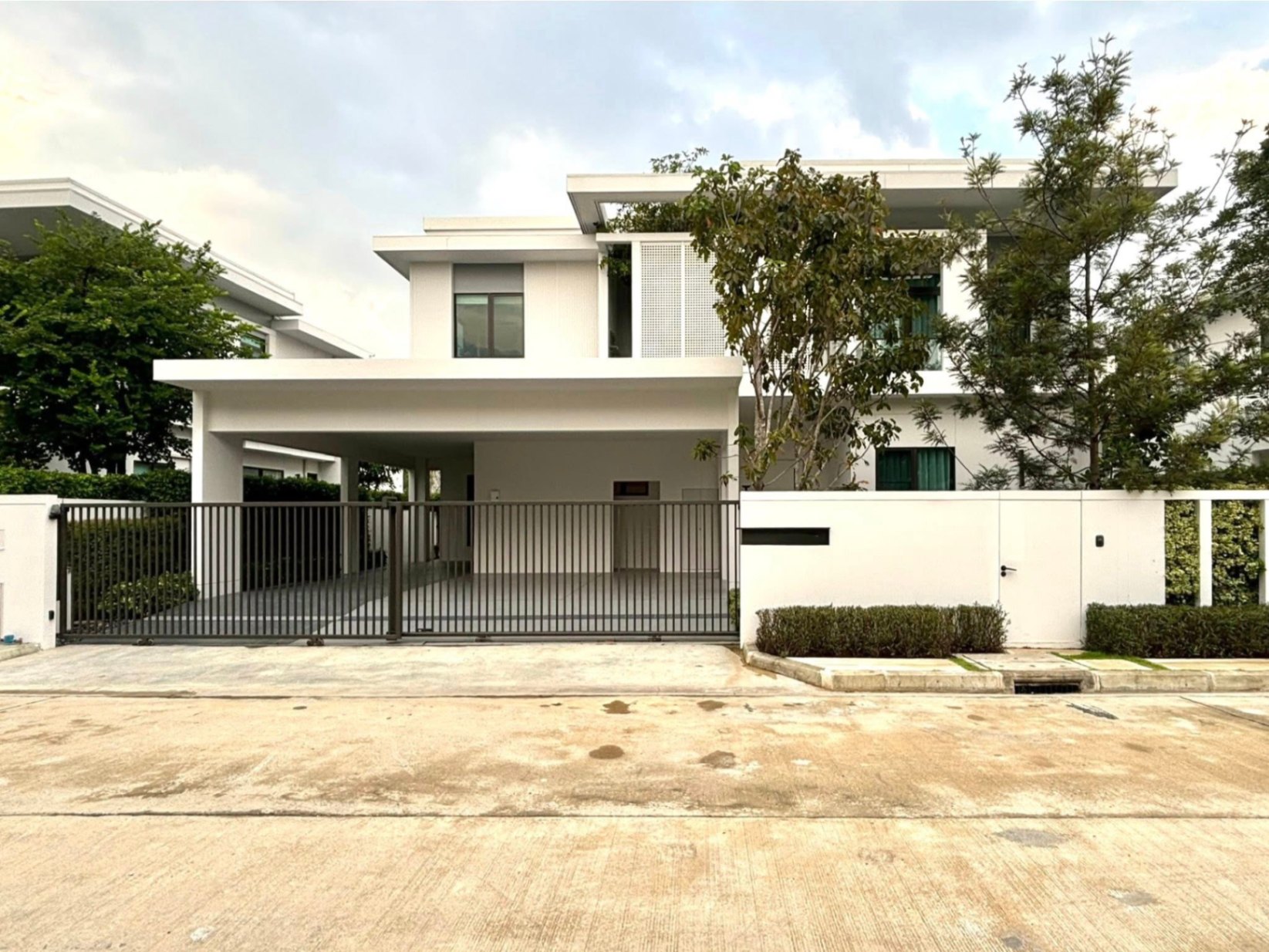 4 Bedroom House For Rent in Bang Chalong, Bang Phli, Samut Prakan - Image 1