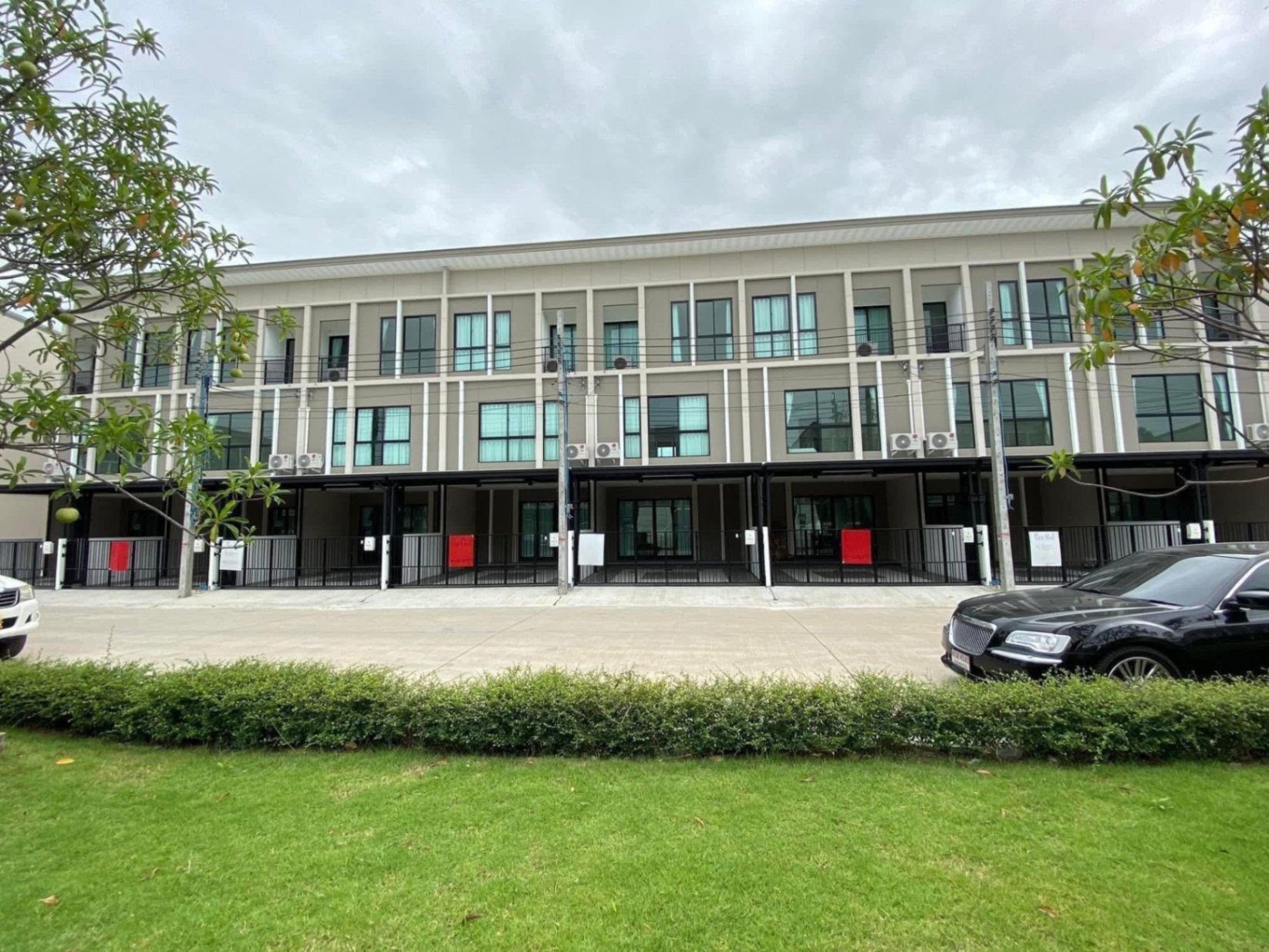 Patio Srinakarin - Rama 9 - Image 1