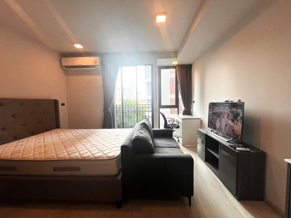 Venio Sukhumvit 10 - Image 1