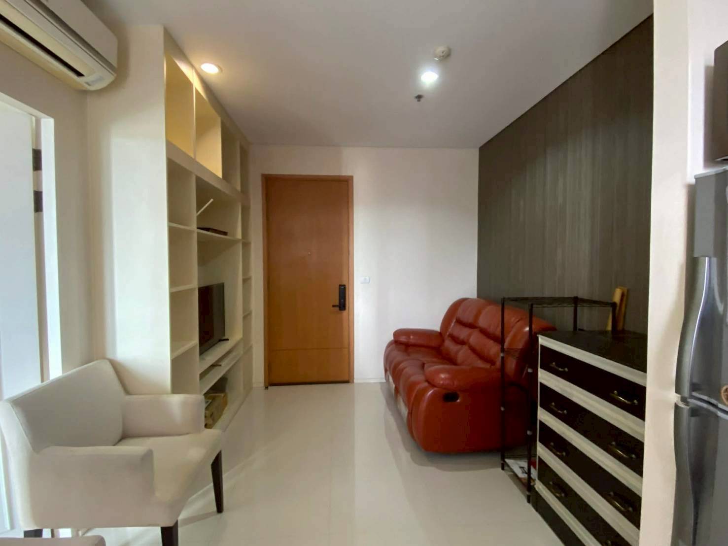 Villa Asoke Condominium - Image 1