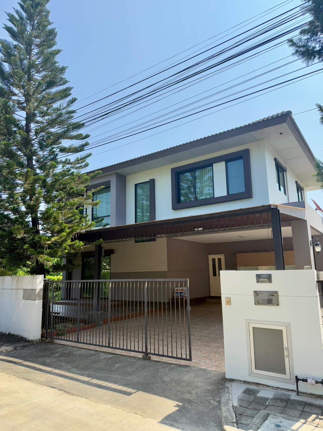 Vararom Premium City Hall - Image 1