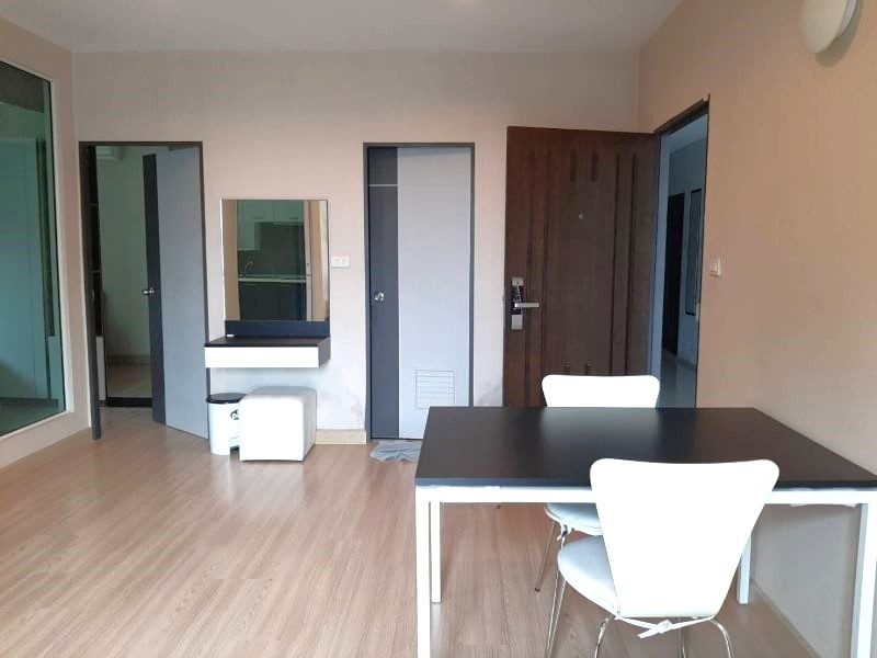 One Plus Nineteen 4 Condominium - Image 2