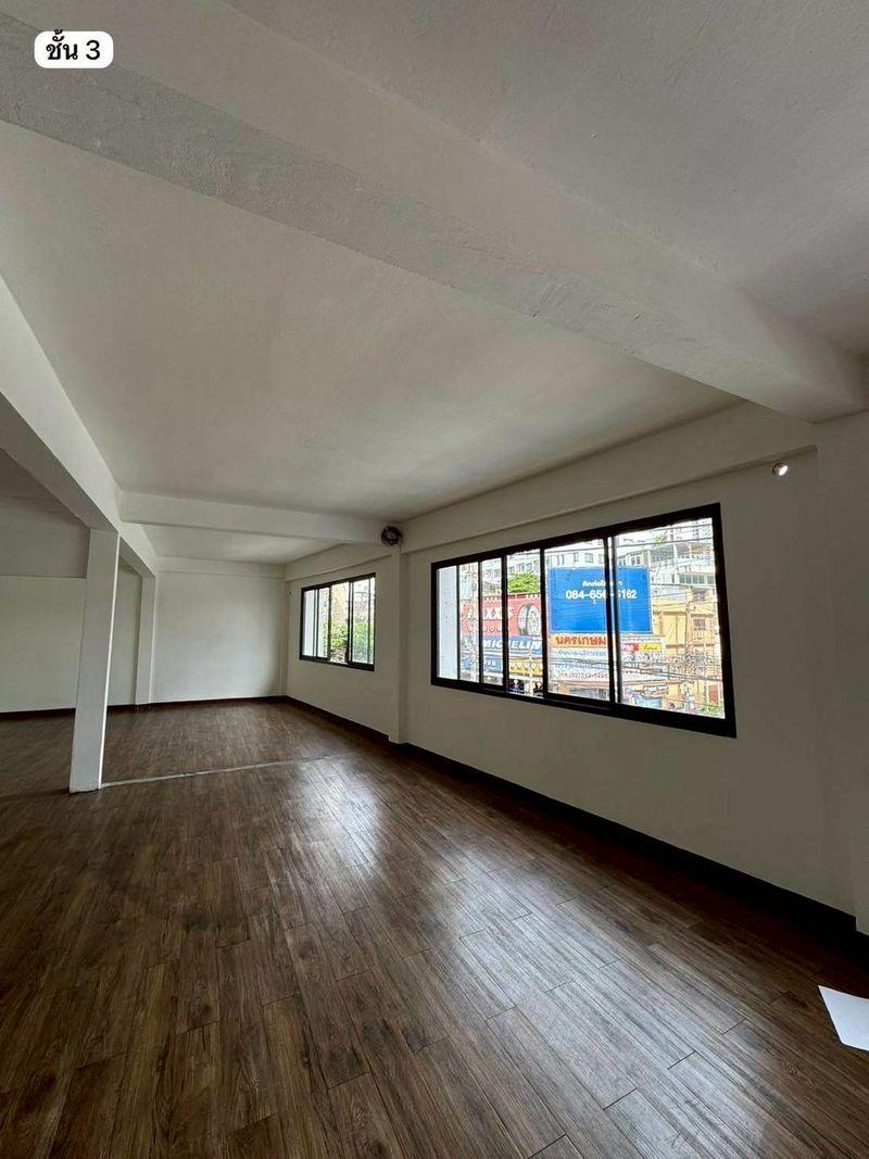  Retail Space For Sale in Phra Khanong, Khlong Toei, Bangkok - Image 3