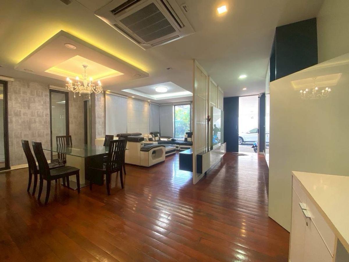 5 Bedroom Townhouse For Sale in Chong Nonsi, Yan Nawa, Bangkok - Image 3