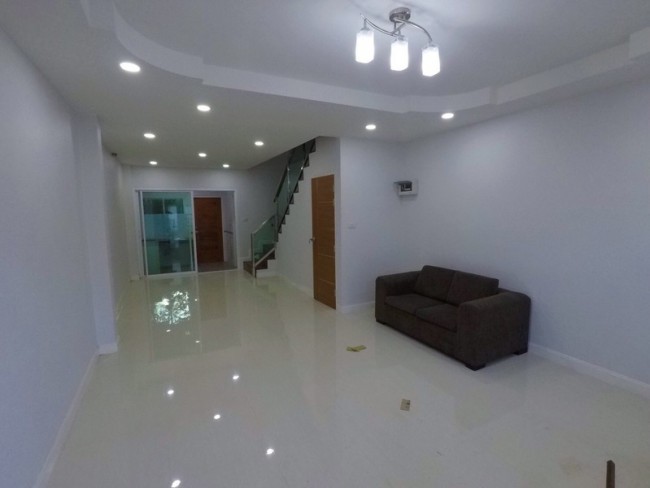 3 Bedroom Townhouse For Sale in Tha Sala, Mueang Chiang Mai, Chiang Mai - Image 2