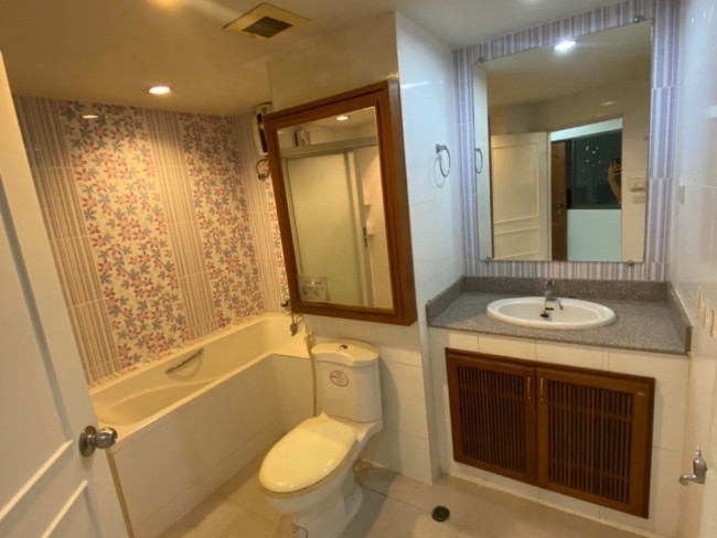 Riverside Condo - Image 6