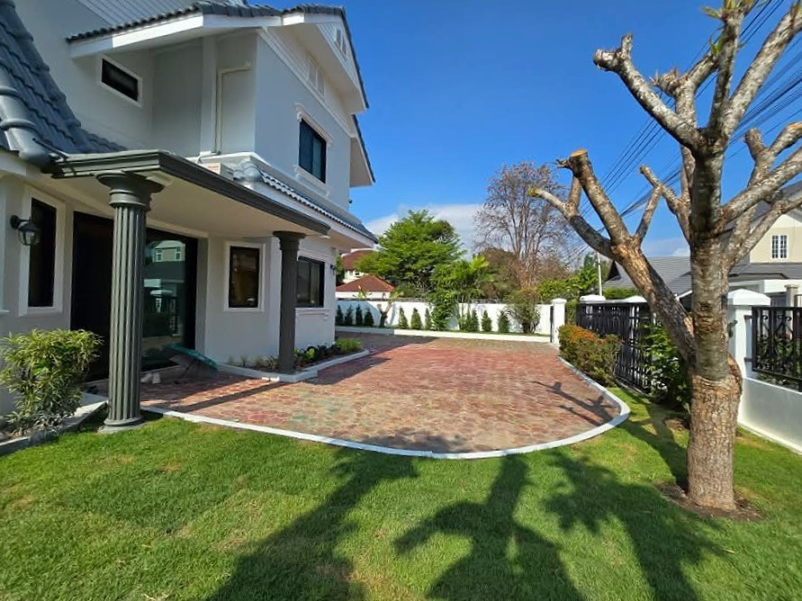 5 Bedroom House For Sale in San Phisuea, Mueang Chiang Mai, Chiang Mai - Image 2