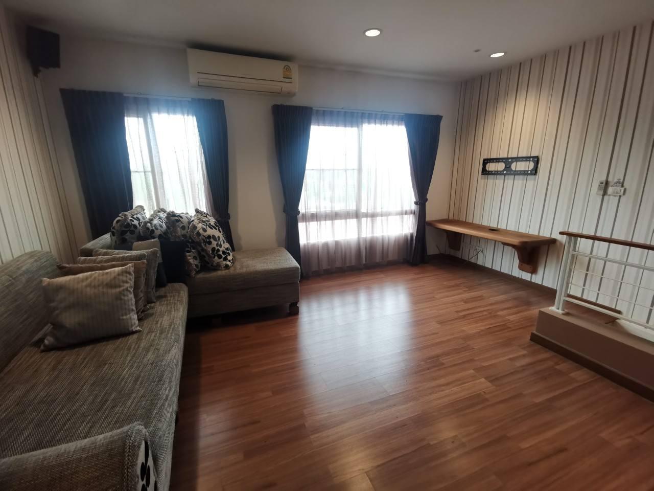 3 Bedroom Townhouse For Sale in Chong Nonsi, Yan Nawa, Bangkok - Image 5