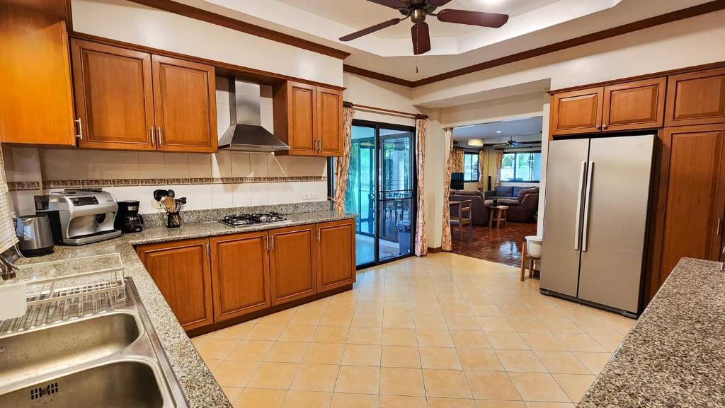 5 Bedroom House For Rent in Pa Pong, Doi Saket, Chiang Mai - Image 5