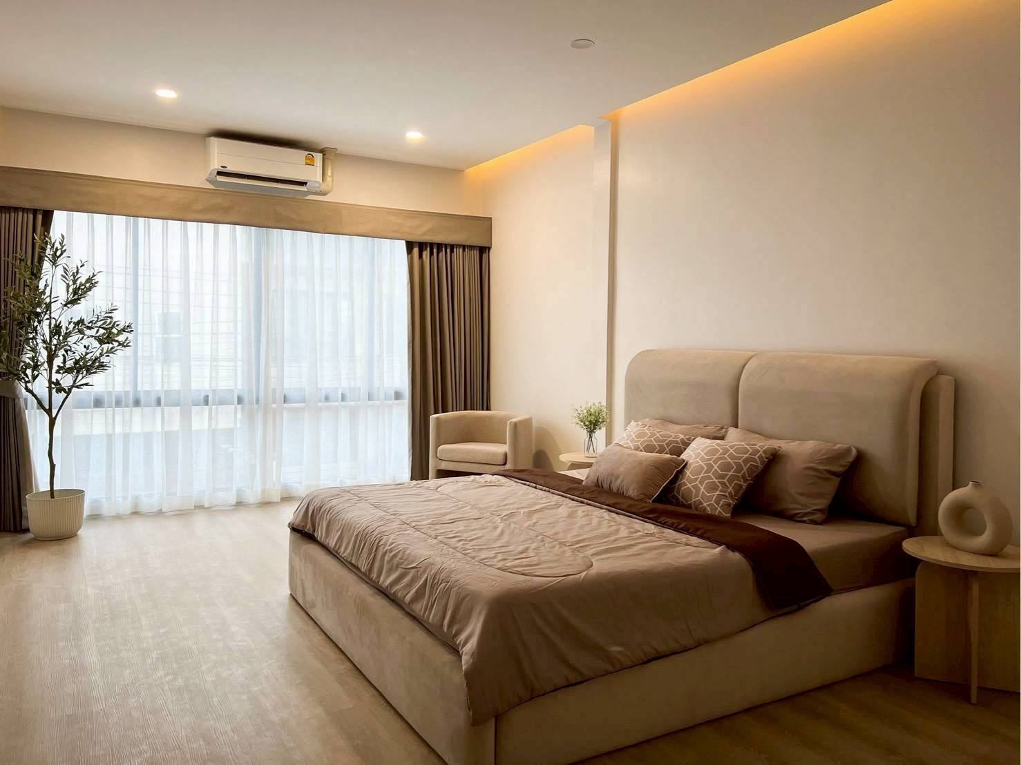 4 Bedroom Townhouse For Sale in Khlong Tan Nuea, Vadhana, Bangkok - Image 5