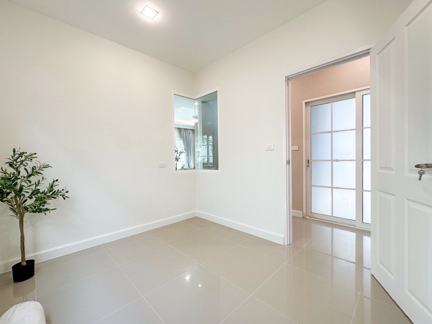 4 Bedroom House For Sale in Bang Khun Thian, Chom Thong, Bangkok - Image 4