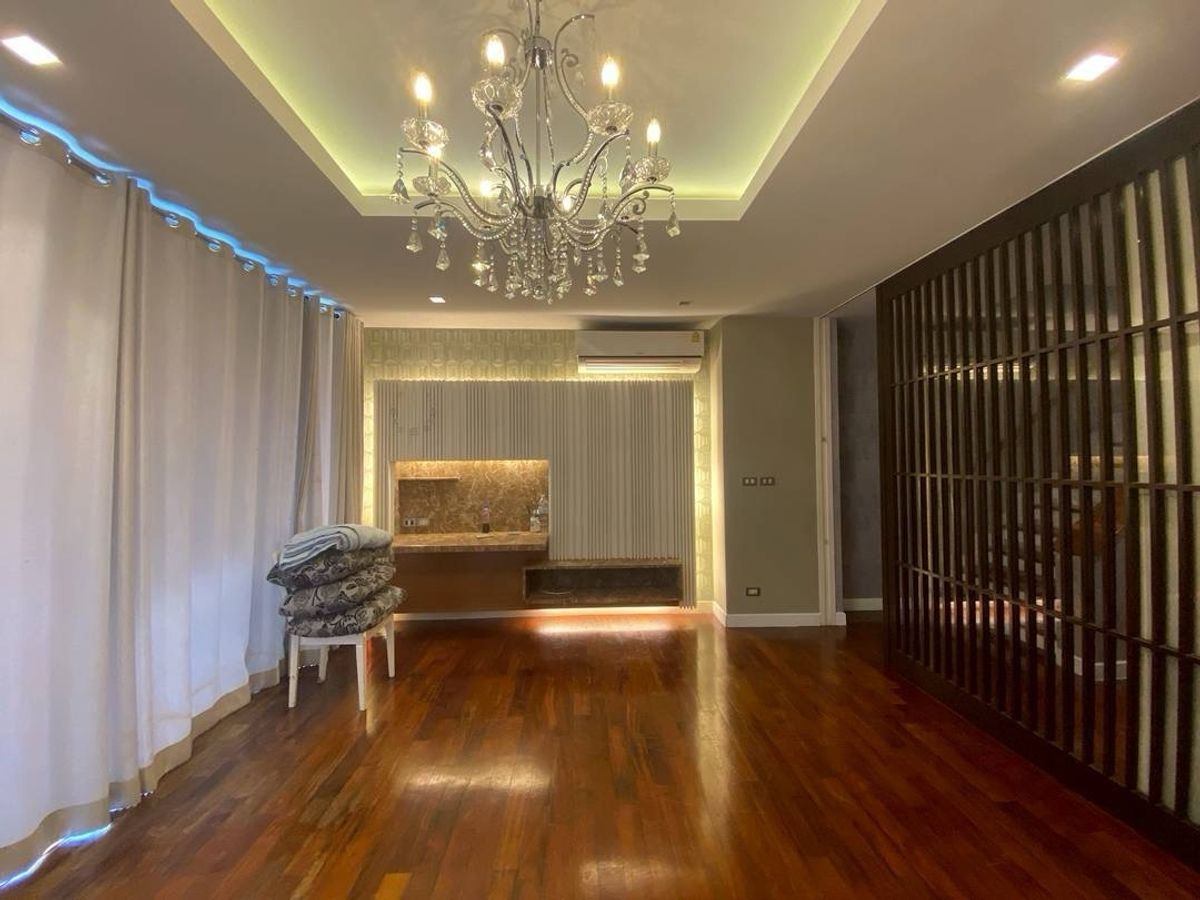 5 Bedroom Townhouse For Sale in Chong Nonsi, Yan Nawa, Bangkok - Image 11