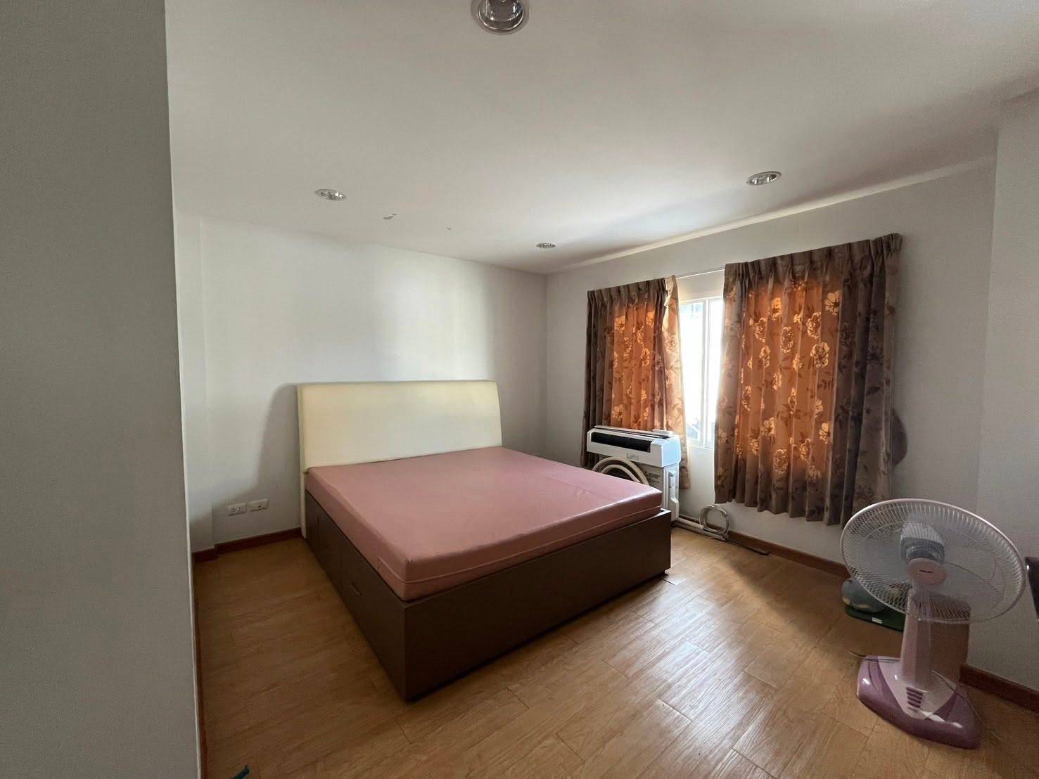 4 Bedroom Townhouse For Rent in Bang Khlo, Bang Kho Laem, Bangkok - Image 11