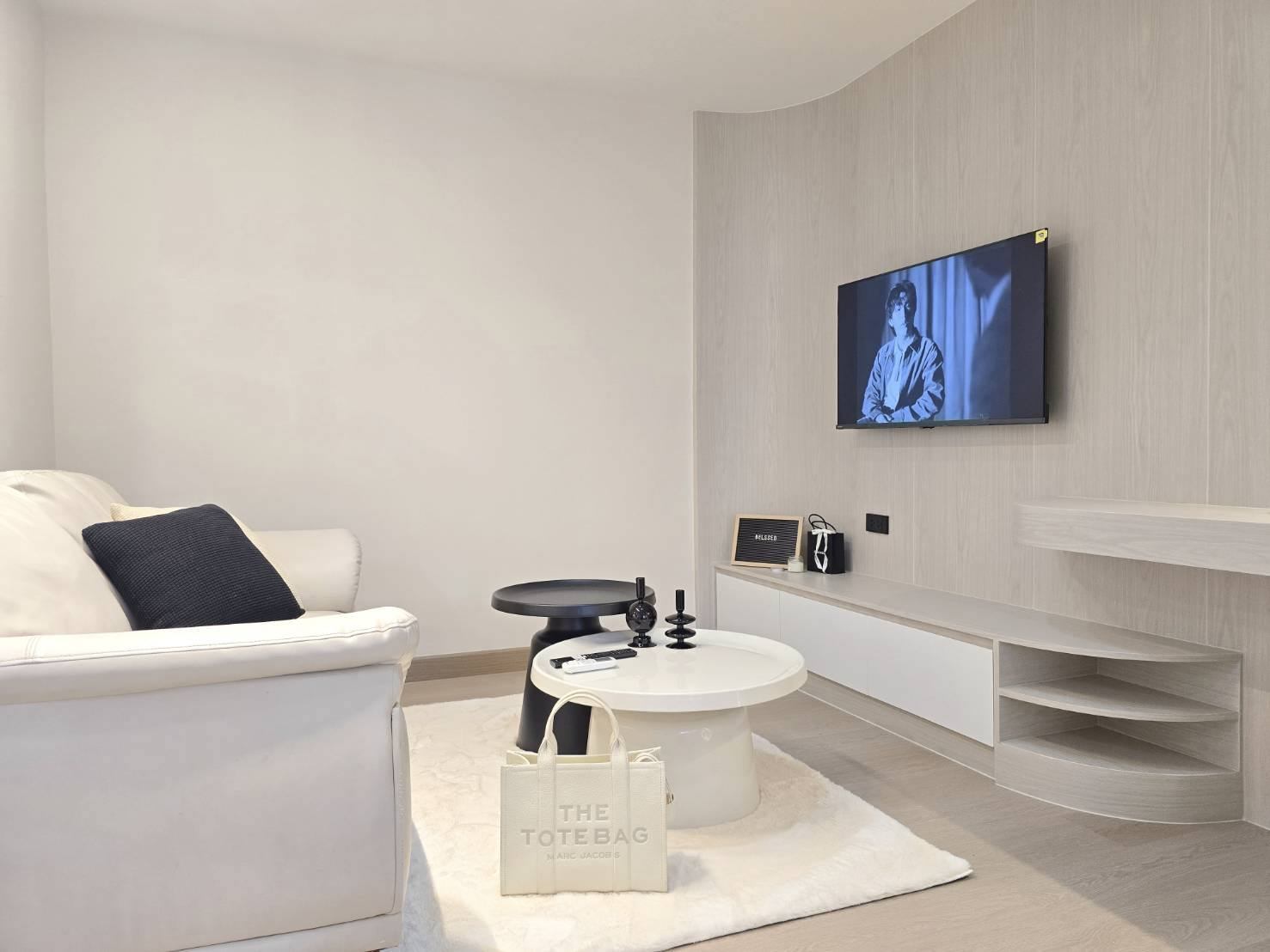 Airport Home Condo - Image 1