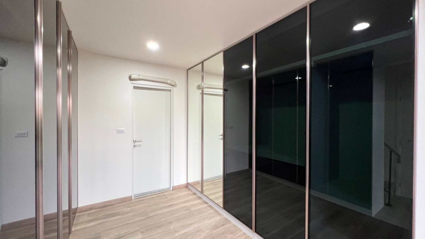 3 Bedroom Townhouse For Sale in Bang Phongphang, Yan Nawa, Bangkok - Image 9