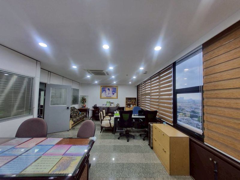  Retail Space For Rent in Khlong Tan, Khlong Toei, Bangkok - Image 1
