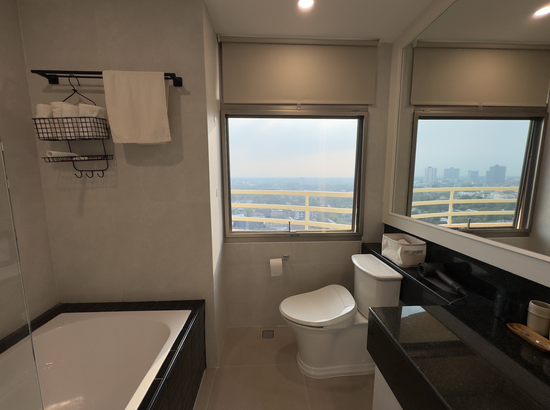 Floral Condo - Image 10