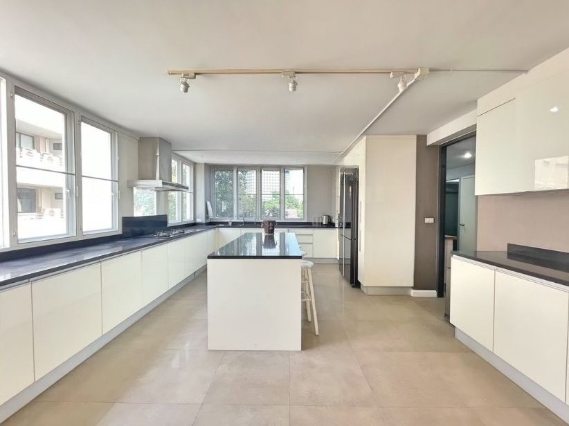3 Bedroom Condo For Sale in Thung Wat Don, Sathon, Bangkok - Image 3