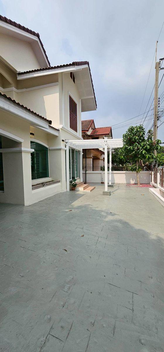 4 Bedroom House For Sale in Saen Saep, Min Buri, Bangkok - Image 4