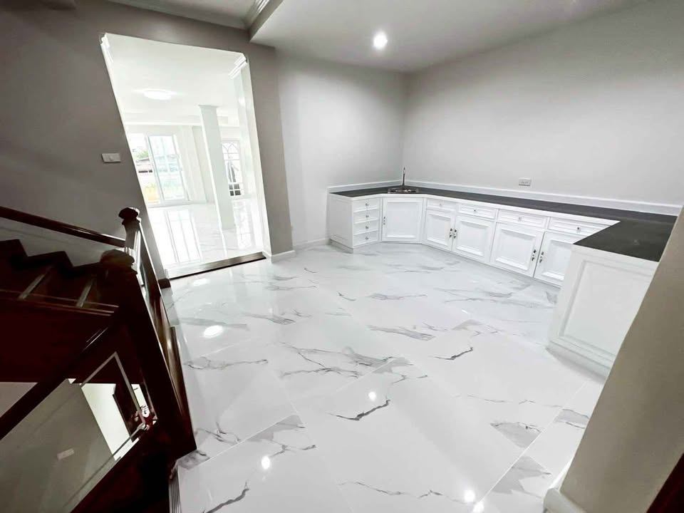 4 Bedroom Townhouse For Sale in Chong Nonsi, Yan Nawa, Bangkok - Image 11
