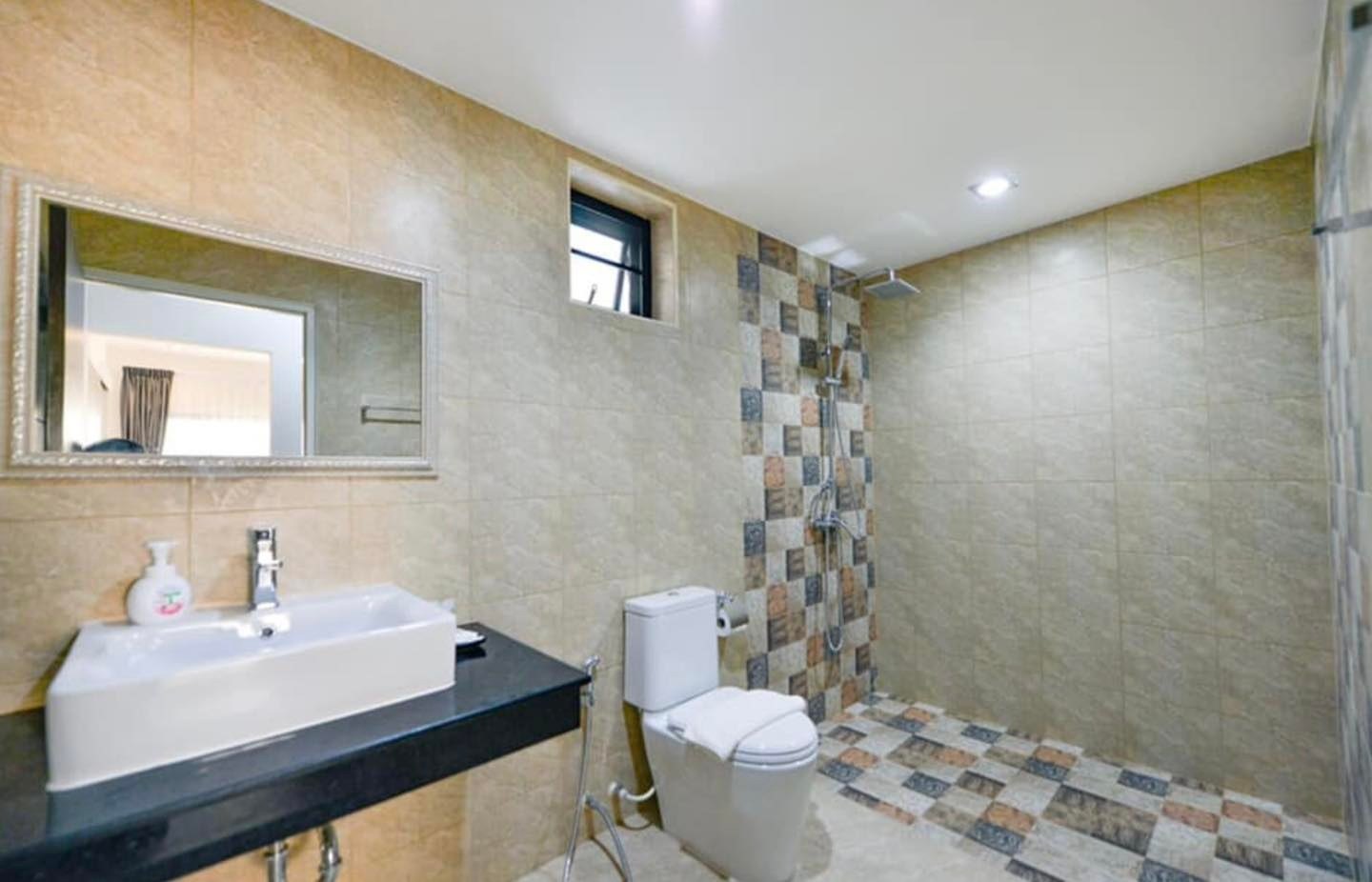 6 Bedroom House For Sale in San Phak Wan, Hang Dong, Chiang Mai - Image 39