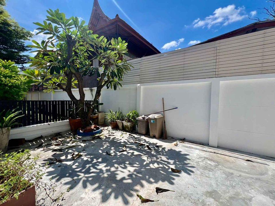 3 Bedroom Townhouse  in Hua Mak, Bang Kapi, Bangkok - Image 10