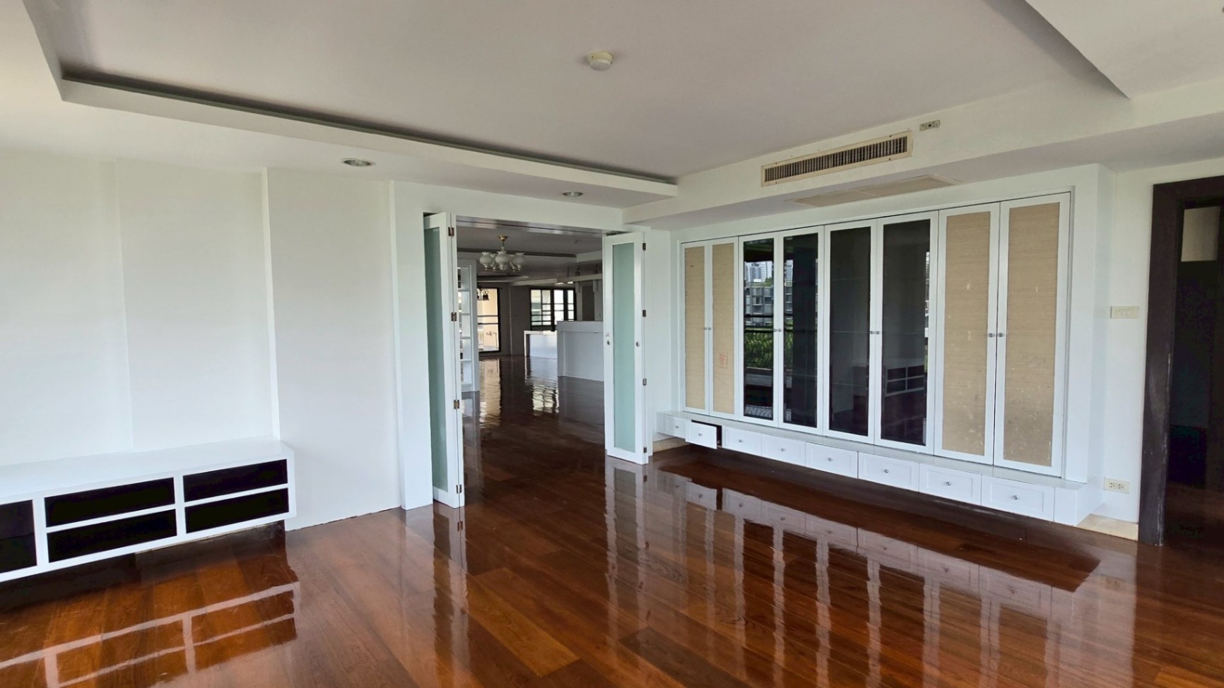 3 Bedroom Condo For Sale in Khlong Tan Nuea, Vadhana, Bangkok - Image 4