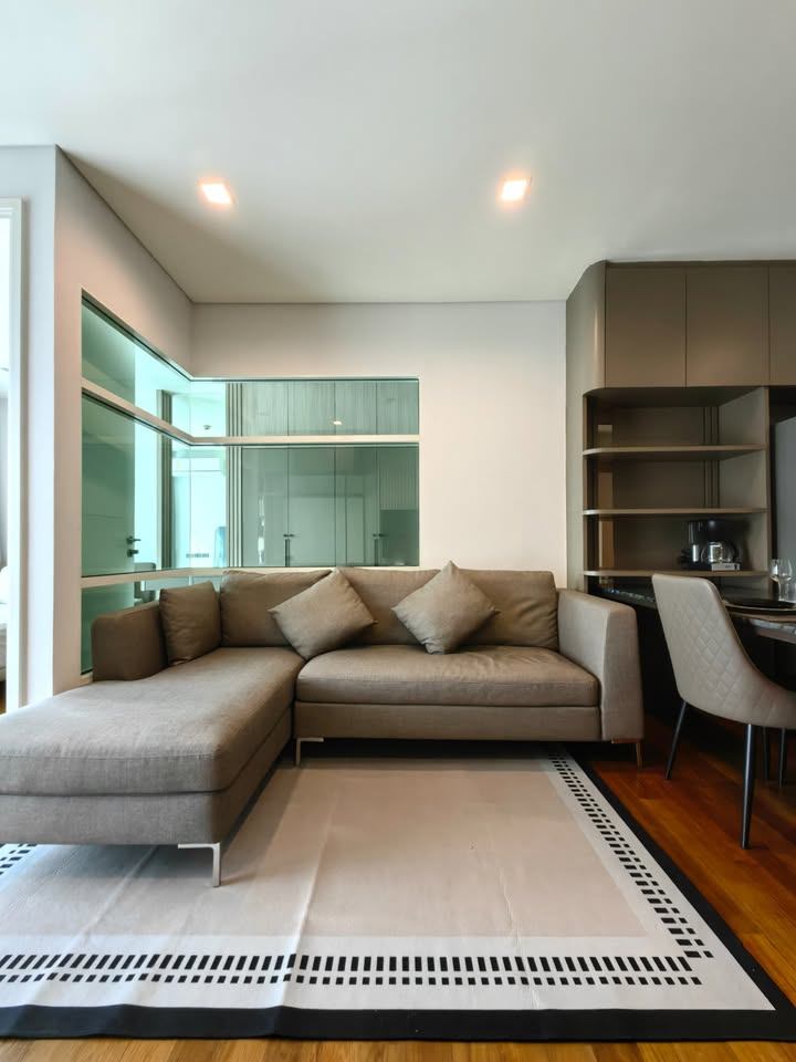 Ivy Thonglor 23 - Image 1