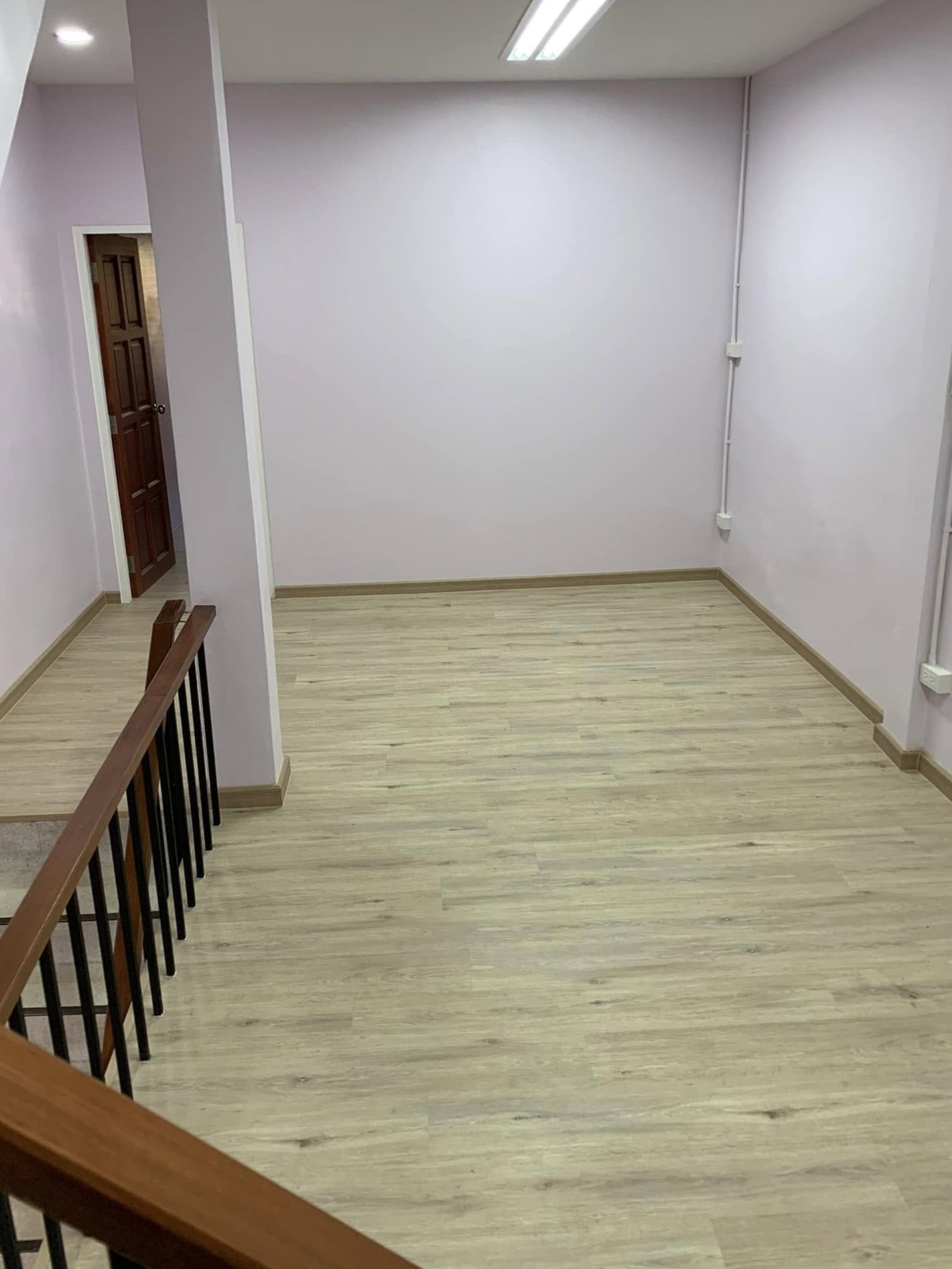 2 Bedroom Townhouse For Rent in Sam Sen Nok, Huai Khwang, Bangkok - Image 7