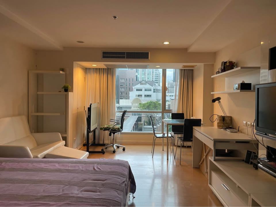 Trendy Condominium Sukhumvit 13 - Image 1