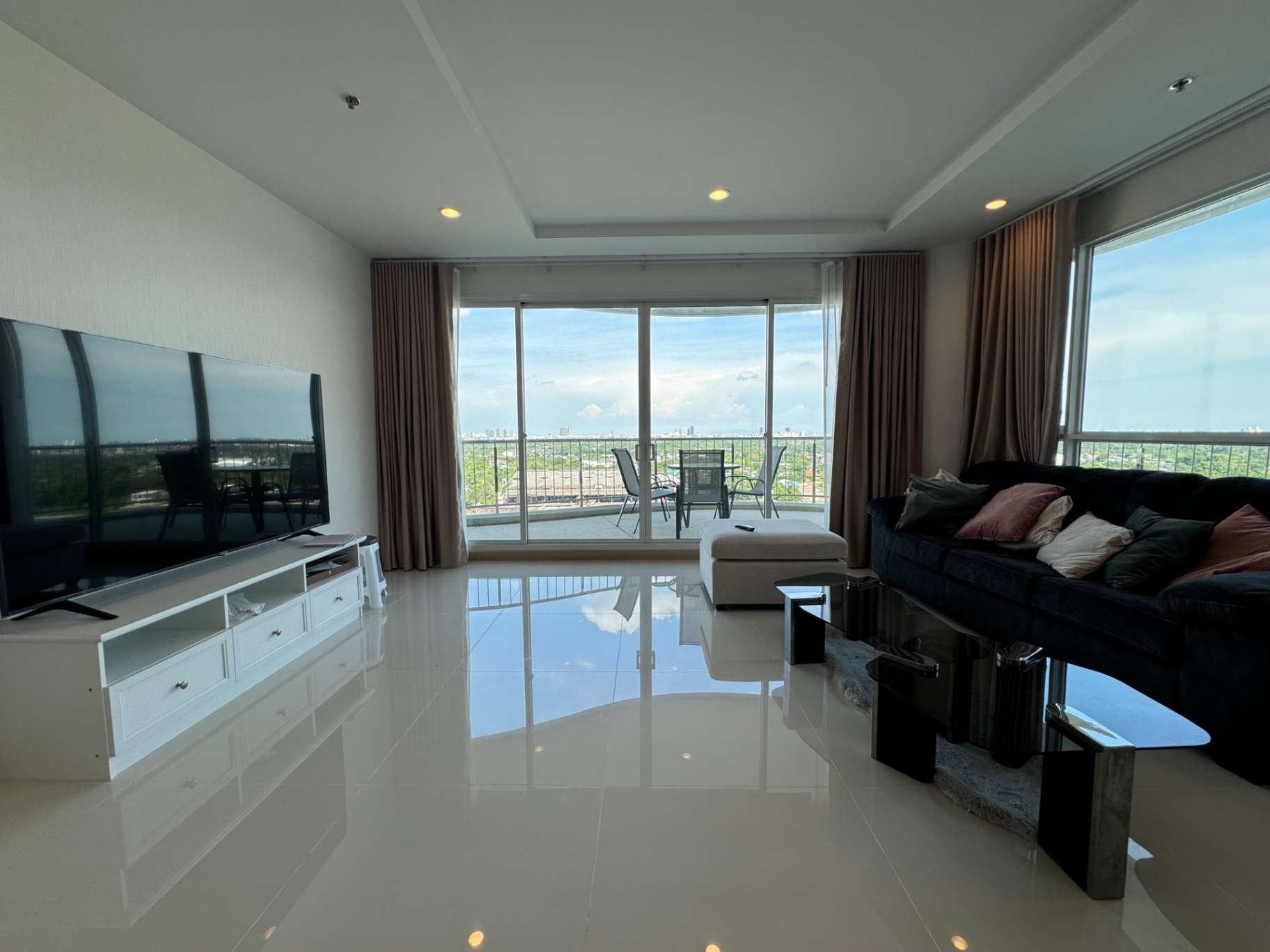 3 Bedroom Condo For Sale in Chong Nonsi, Yan Nawa, Bangkok - Image 1