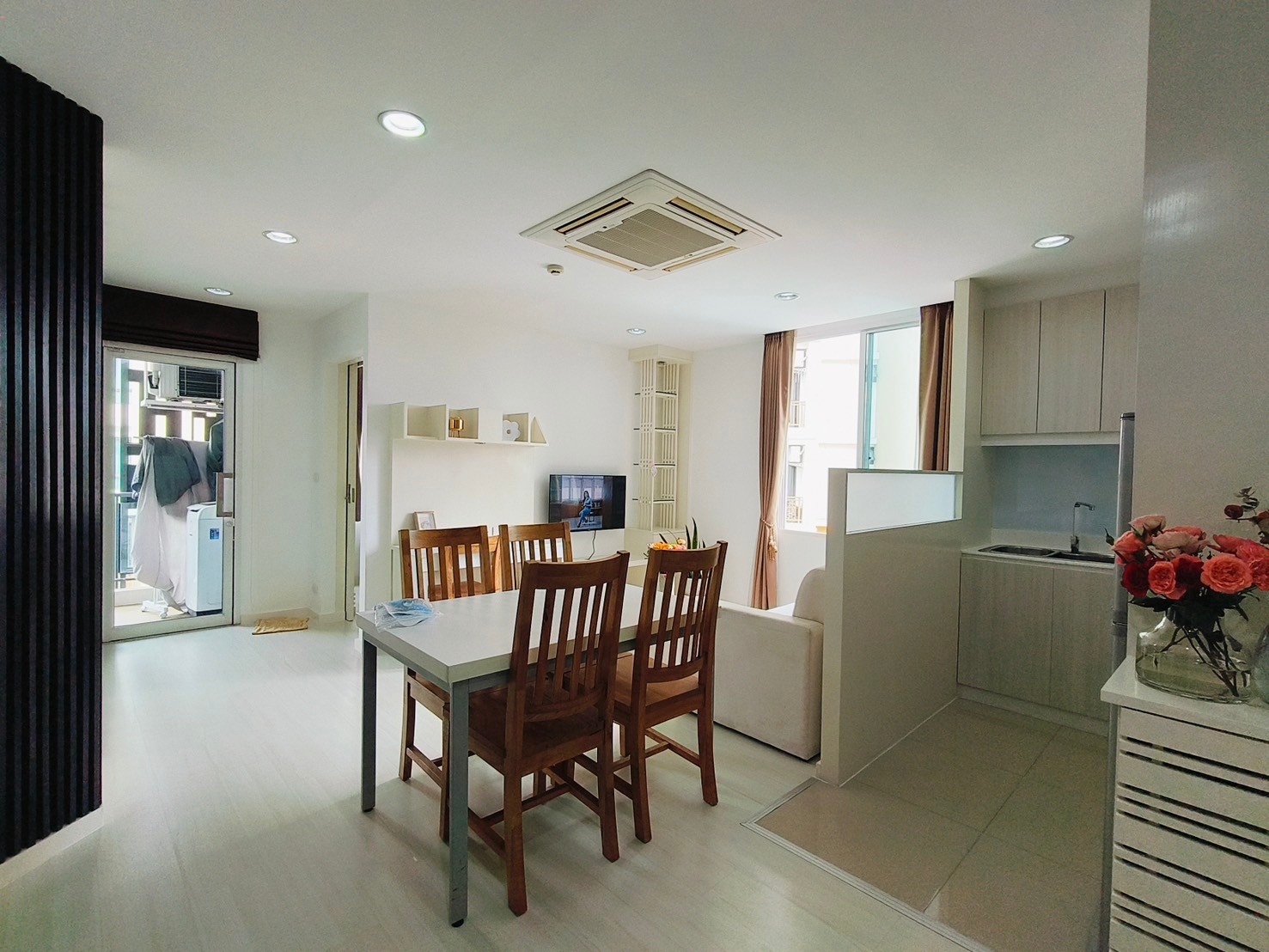 เอส คอนโด - Image 1